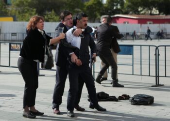 Can Dündar’ı öldürmeye teşebbüse ödül gibi ceza!