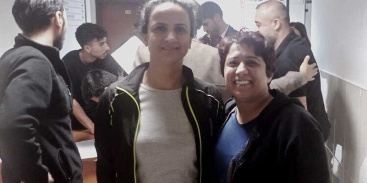 Diyarbakır’da gözaltına alınan gazeteciler adli kontrol kararıyla serbest bırakıldı