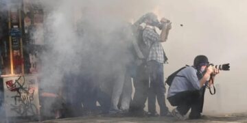 ETHA ve Evrensel muhabiri gözaltına alındı