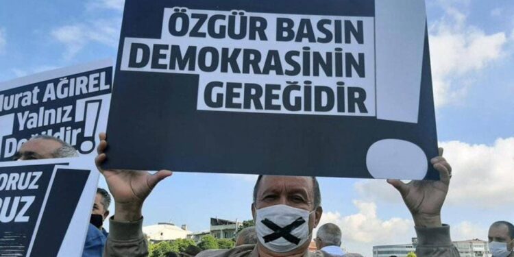 Basın Özgürlüğü Raporu: Gazeteciler, nisan ayında 75 kez hâkim karşısına çıktı