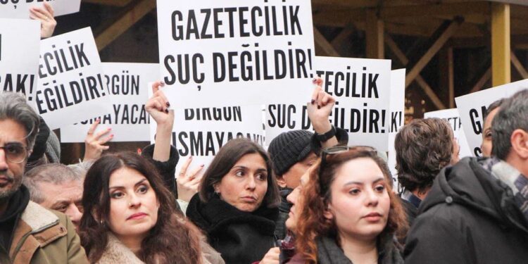 Uluslararası Sınır Tanımayan Gazeteciler Raporu: Türkiye’yi terk etmek zorunda kalan gazetecilerin sayısı bilinenden fazla